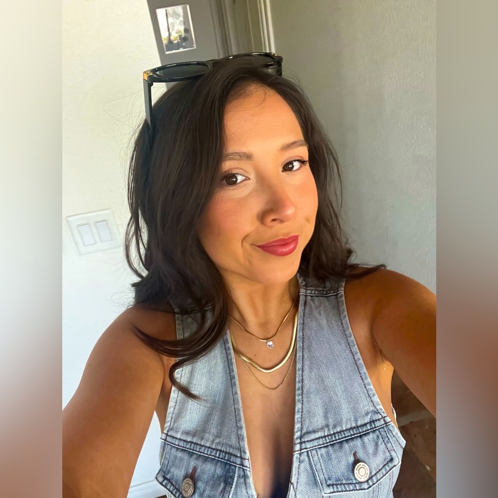 Meet your Posher, Larissa